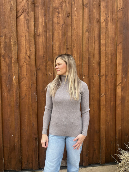 ESSENTIAL RIB TURTLE NECK PULLOVER