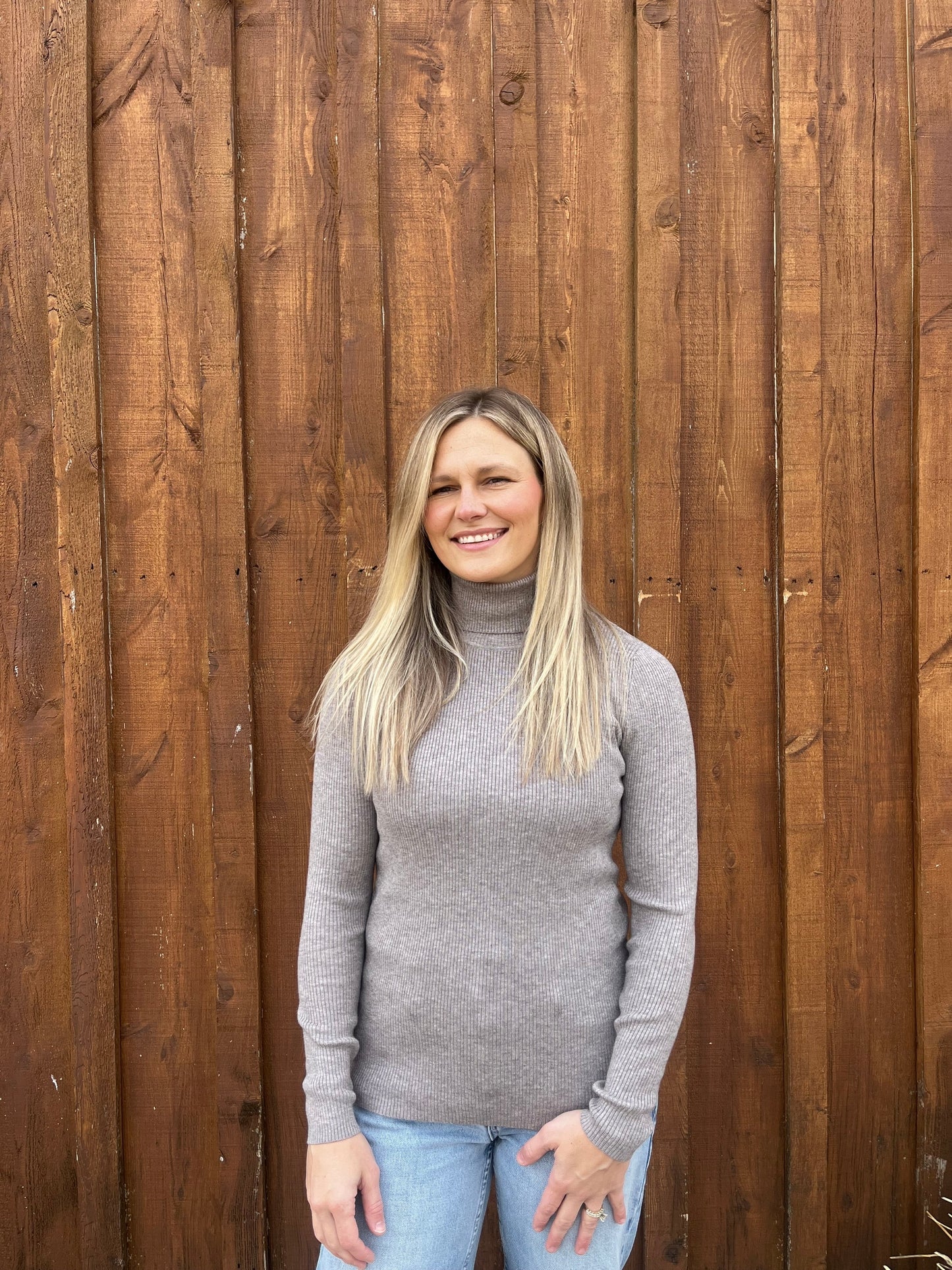 ESSENTIAL RIB TURTLE NECK PULLOVER