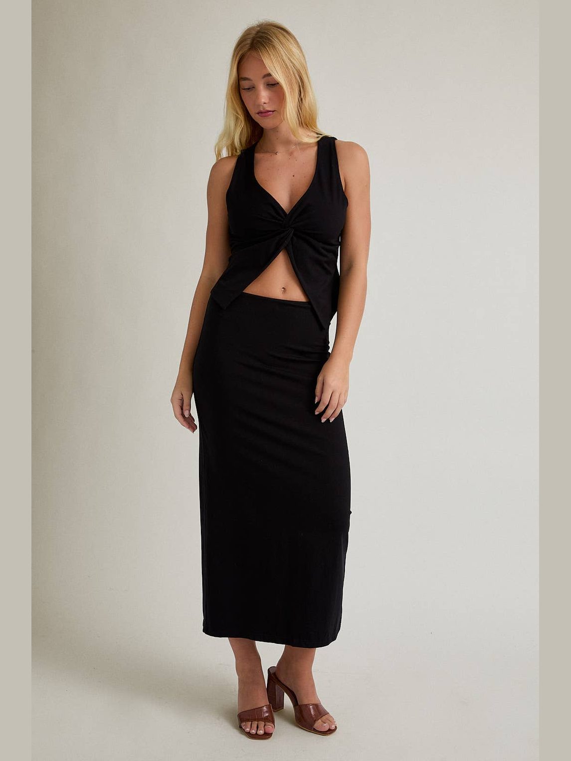 V-NECK FRONT TWIST DETAIL KNIT TOP WITH MIDI SKIRT